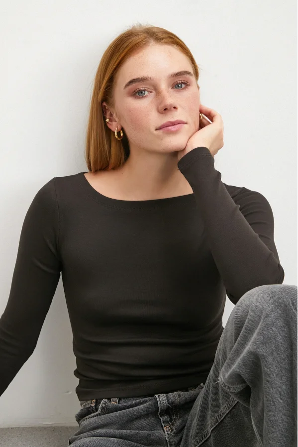 Geniş Yakalı Bluz Kahve