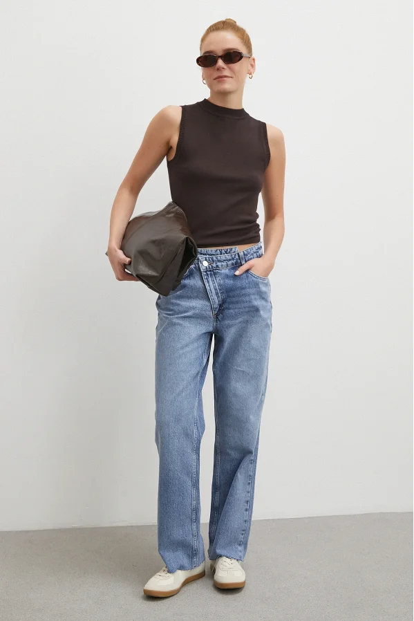 Çapraz Fermuarlı Kesik Paça Düğmeli Jean Mavi