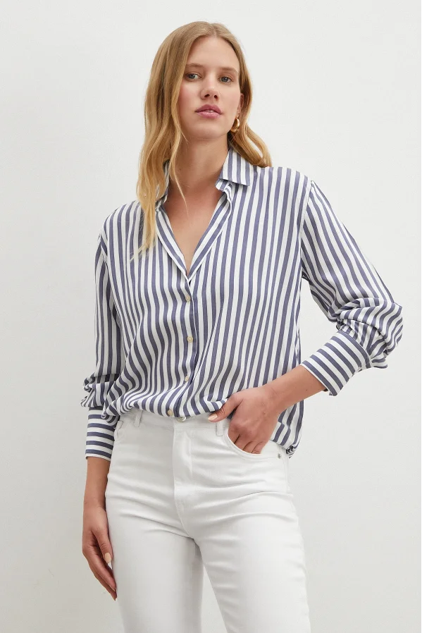 قميص متعدد الخطوط أزرق