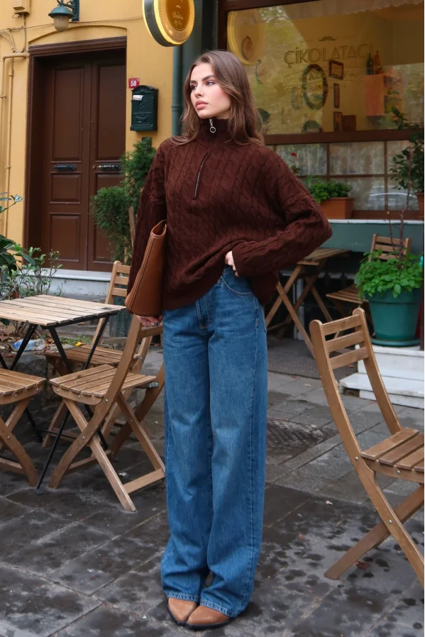 Saç Örgülü Yarım Fermuarlı Kazak Kahve