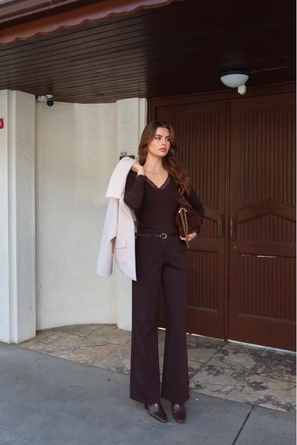 Yakası Dantelli Bluz Kahve