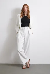 Detailreiche Wide Leg Hose Ecru