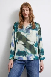 Batikmuster Satinbluse in Petrol