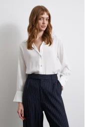 V-Ausschnitt Satin Bluse Ecru