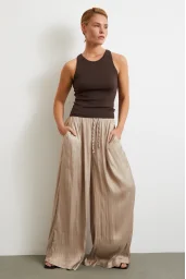 Beli Lastikli Geniş Paça Büzgülü Pantolon Bej