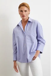 Blau gestreiftes Oversize-Hemd