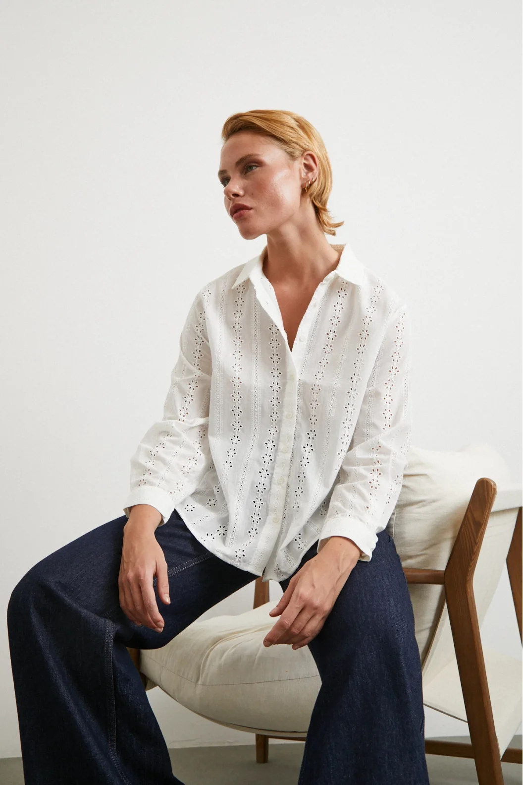 Fisto İşlemeli Gömlek Beyaz