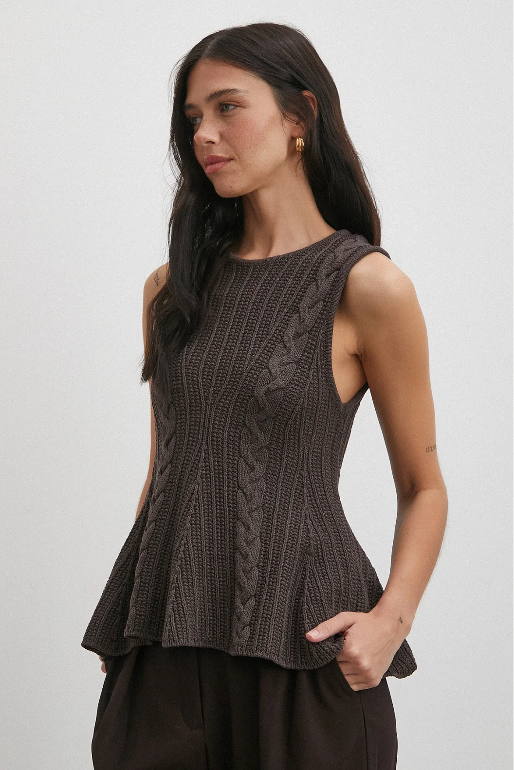 Burgu Örgü Kolsuz Triko Kahve