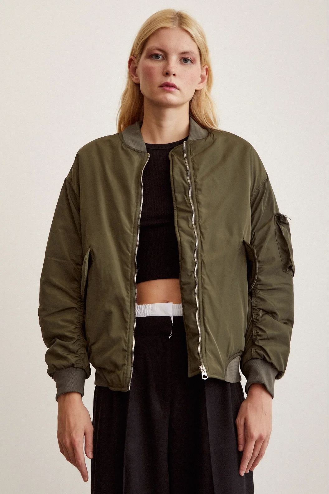 Ärmellose Bomberjacke in Khaki