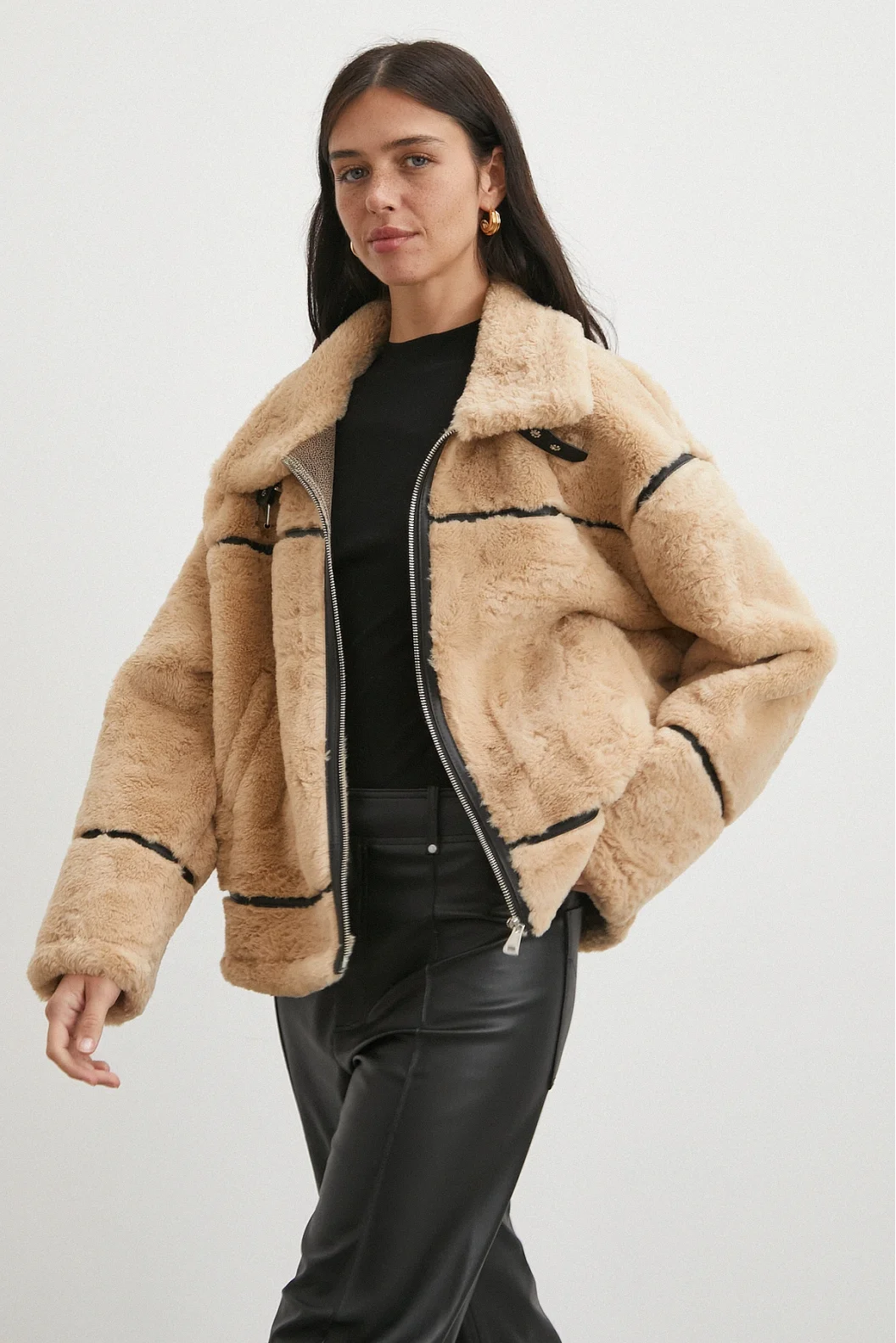 Ters Detay Peluş Lamine Mont Bej