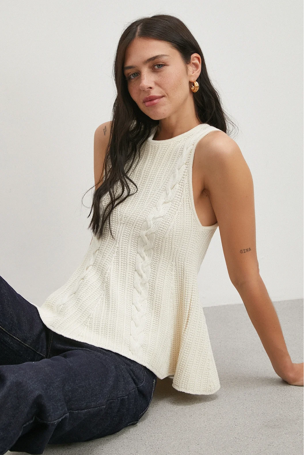 Burgu Örgü Kolsuz Triko Ekru