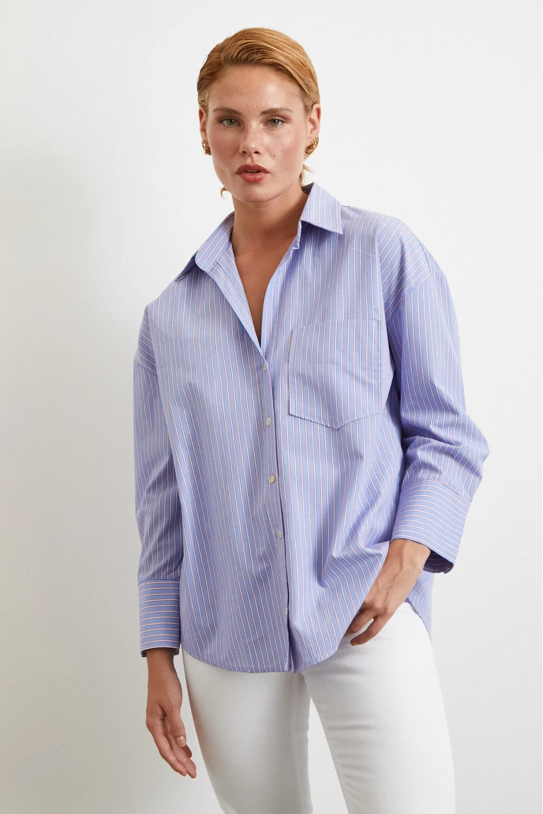 Blau gestreiftes Oversize-Hemd