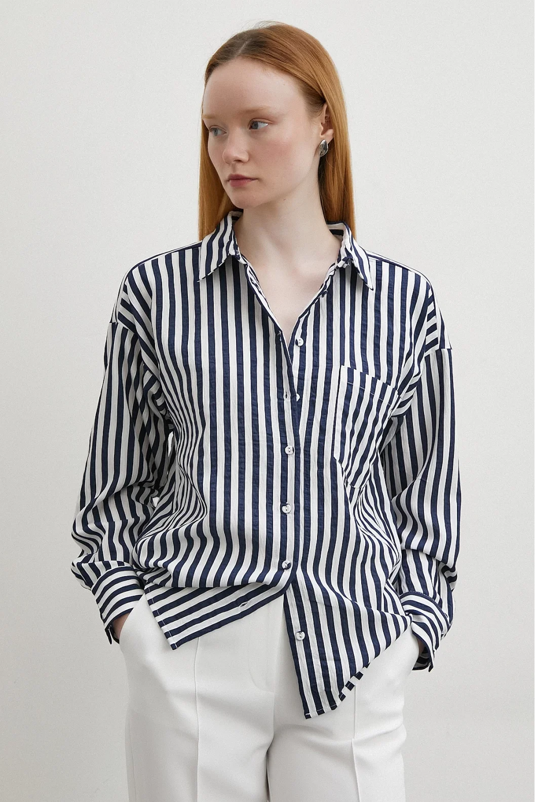 Mehrfarbige Taschenshirt in Marineblau