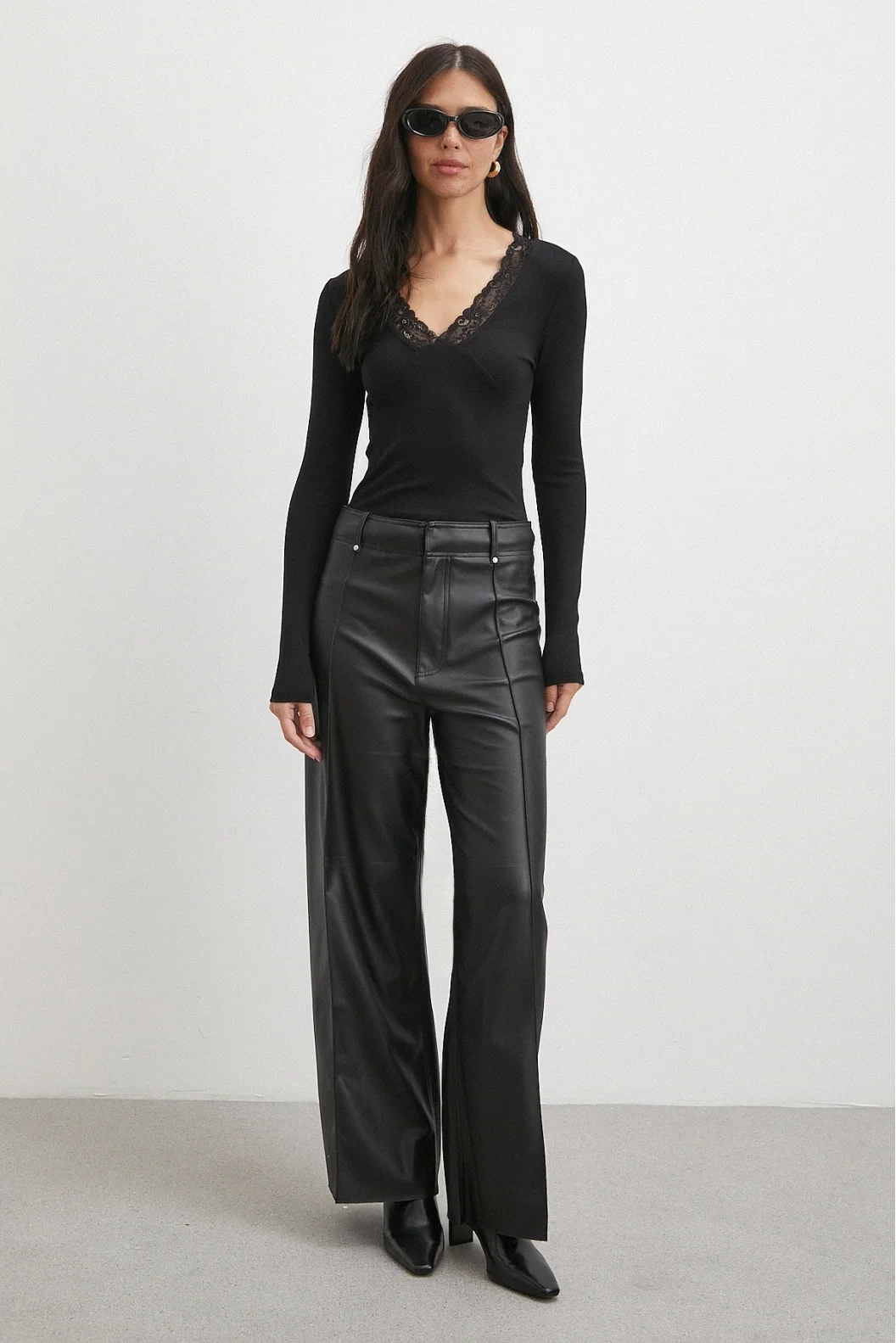 Yakası Dantelli Bluz Siyah