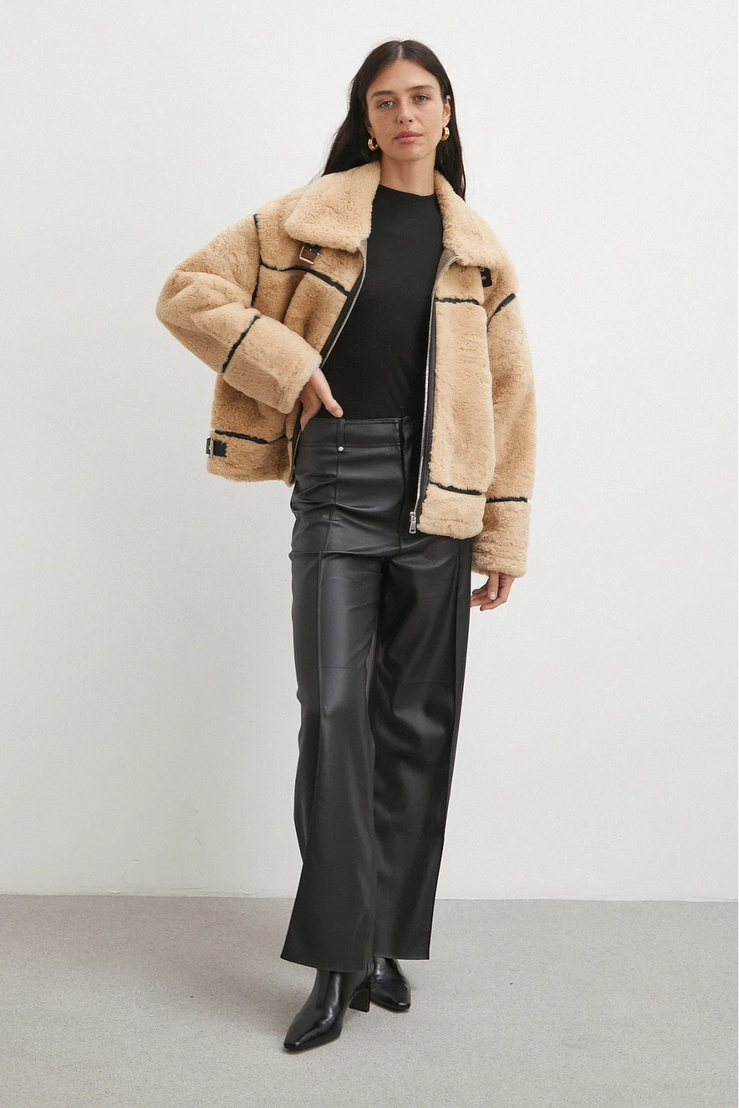 Ters Detay Peluş Lamine Mont Bej