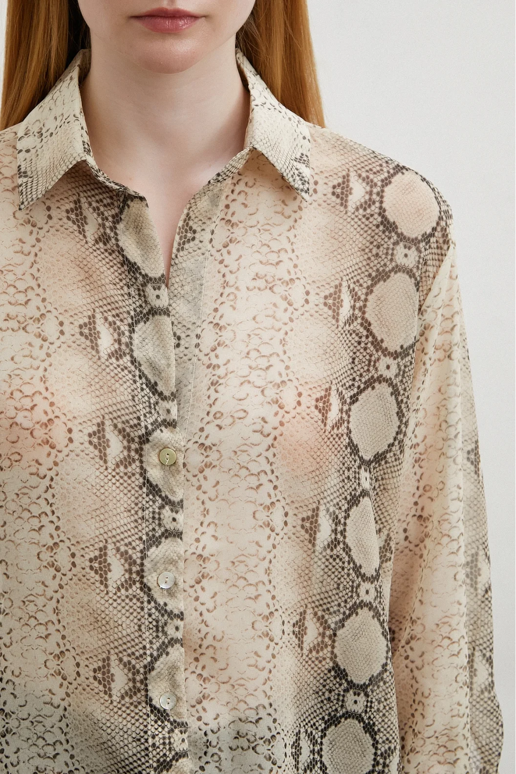 Schmetterlingshautmuster Tüllbluse Beige