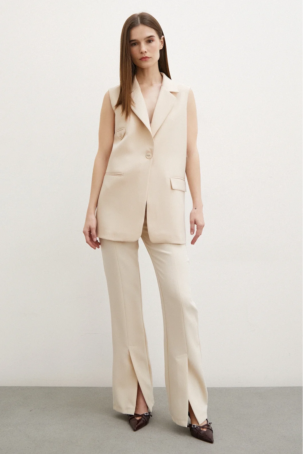Buttoned Long Vest with Pocket Flap Beige