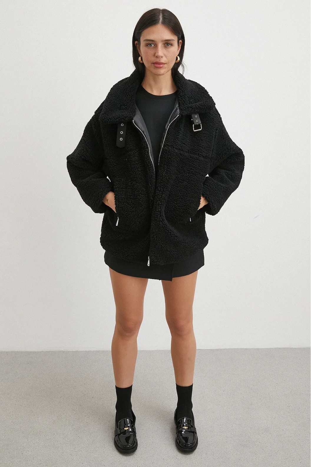 Yaka Detaylı Peluş Mont Siyah