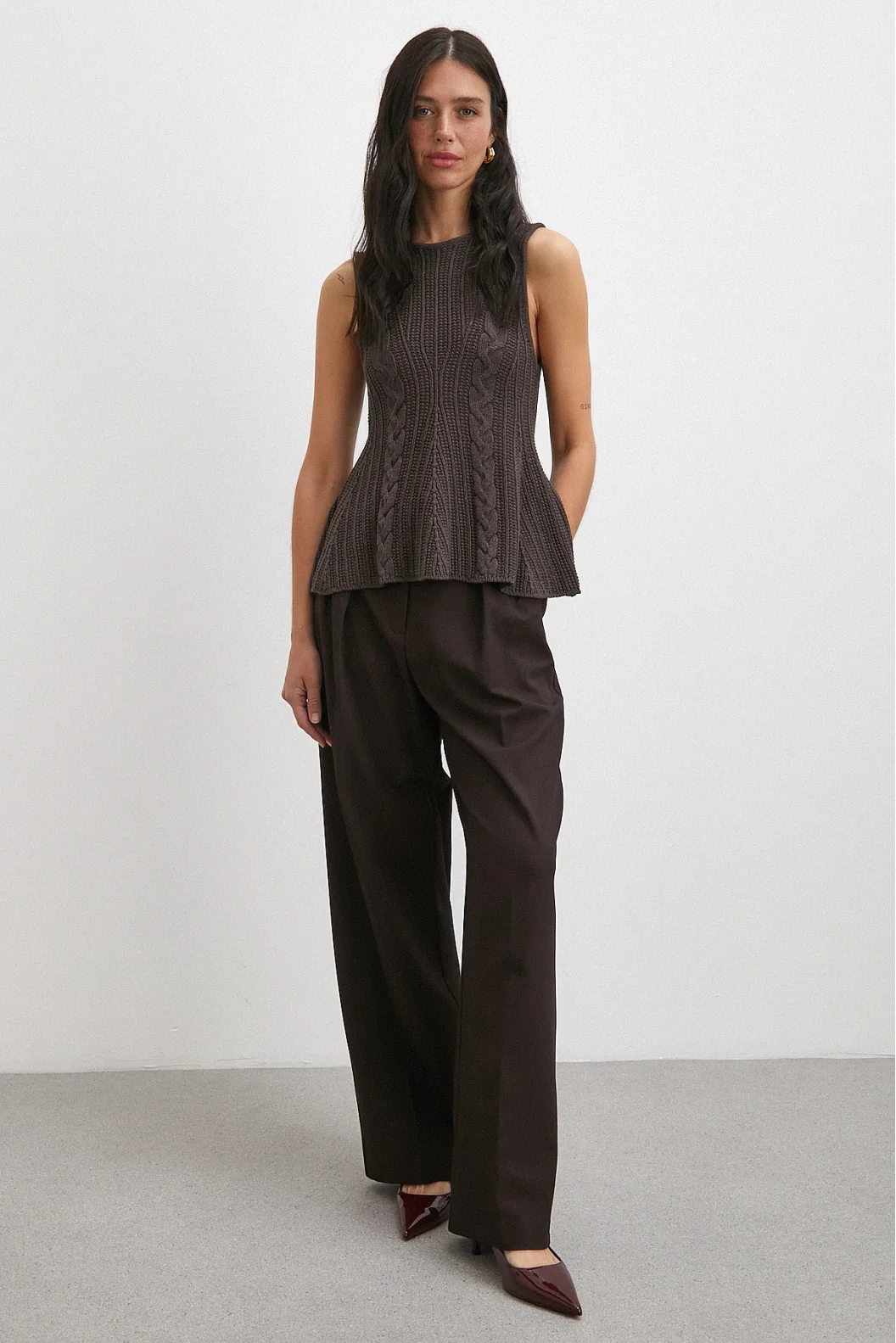 Burgu Örgü Kolsuz Triko Kahve