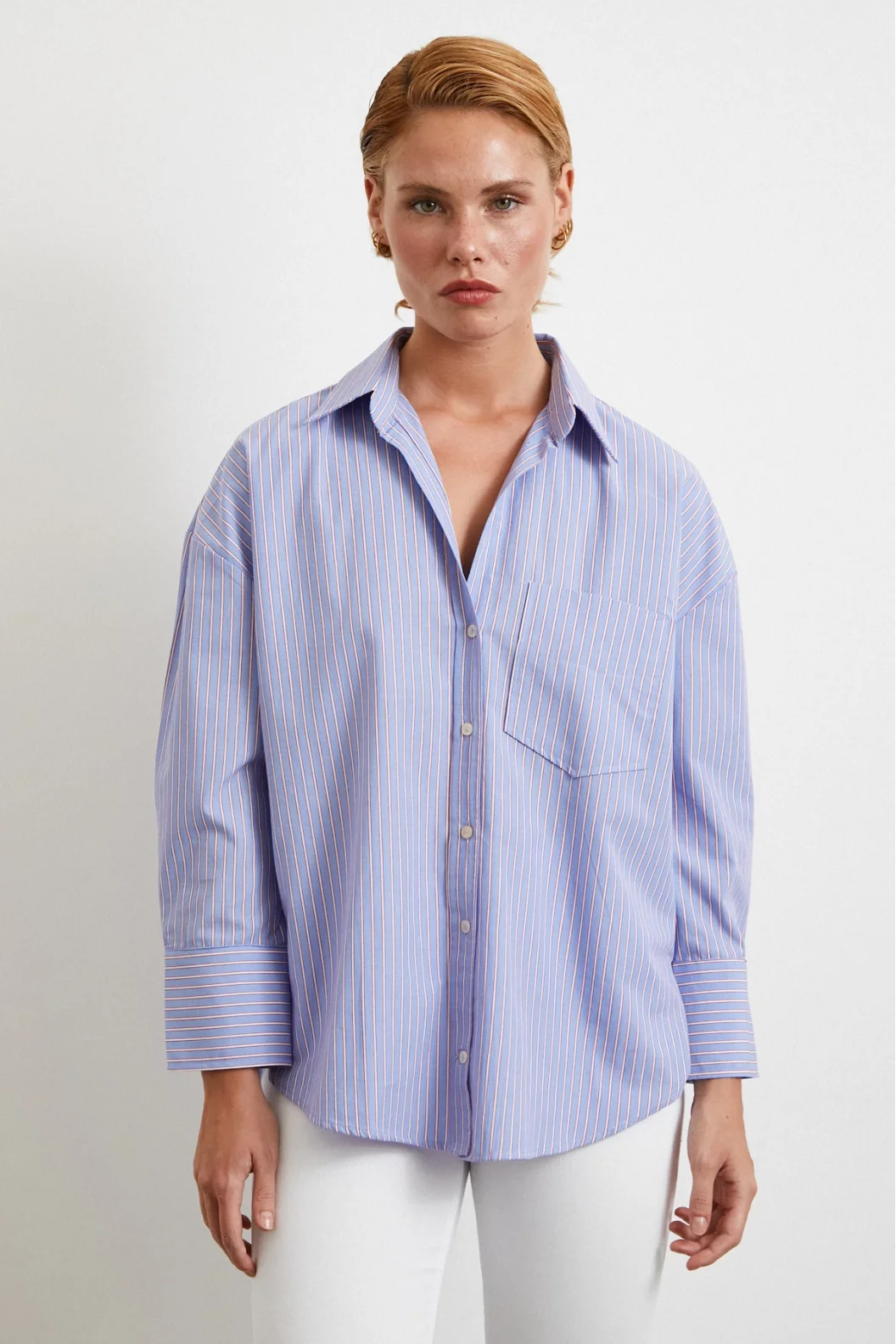 Blau gestreiftes Oversize-Hemd