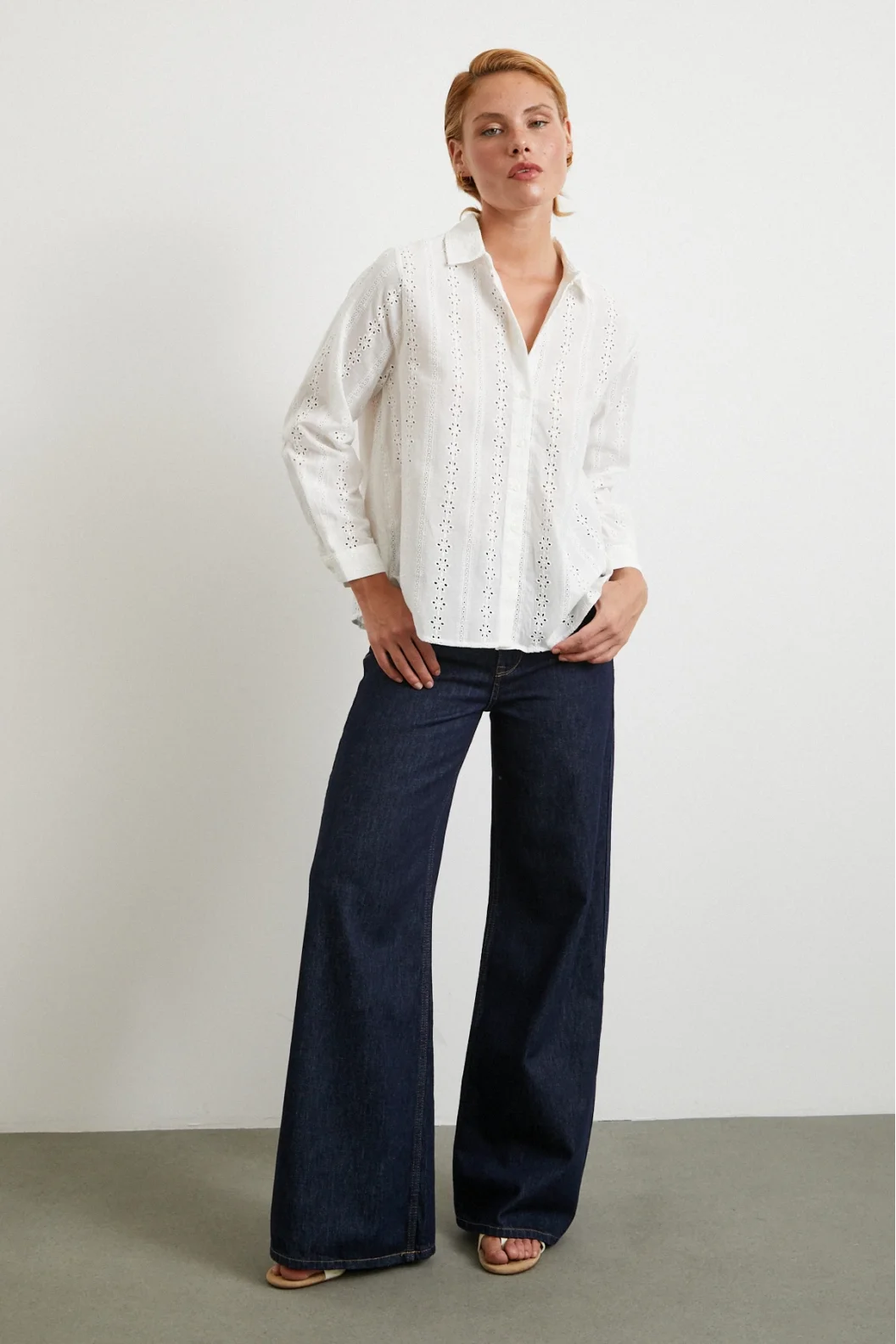 Fisto İşlemeli Gömlek Beyaz