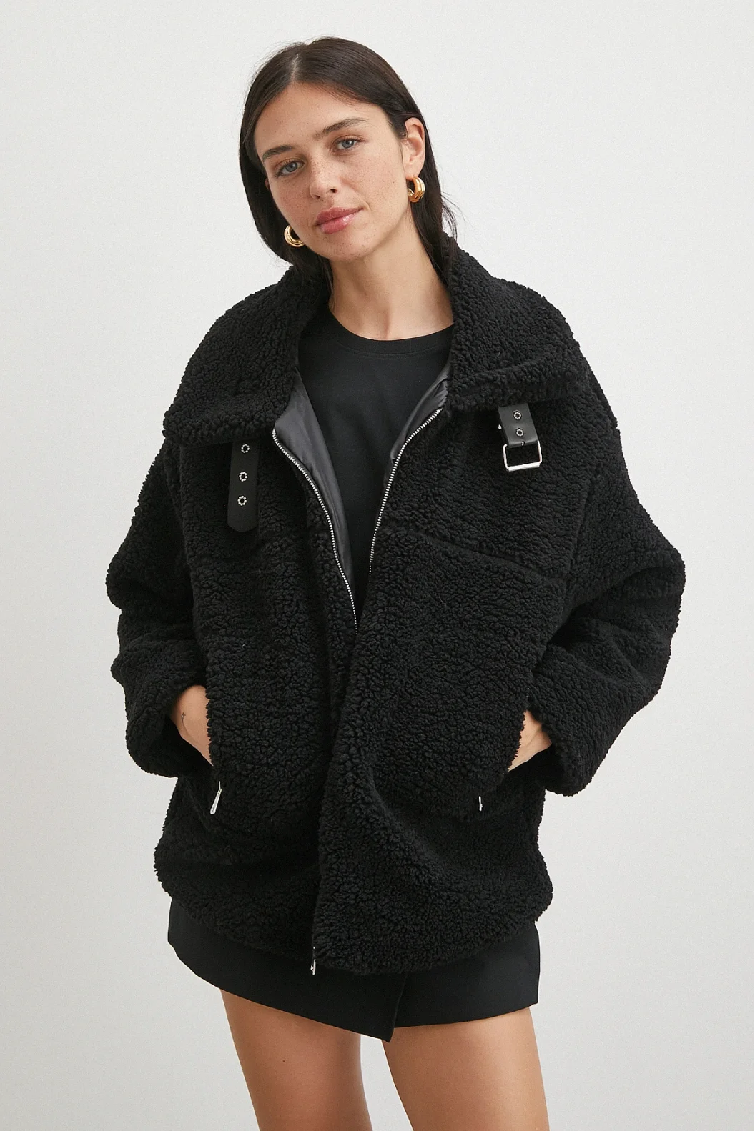 Yaka Detaylı Peluş Mont Siyah
