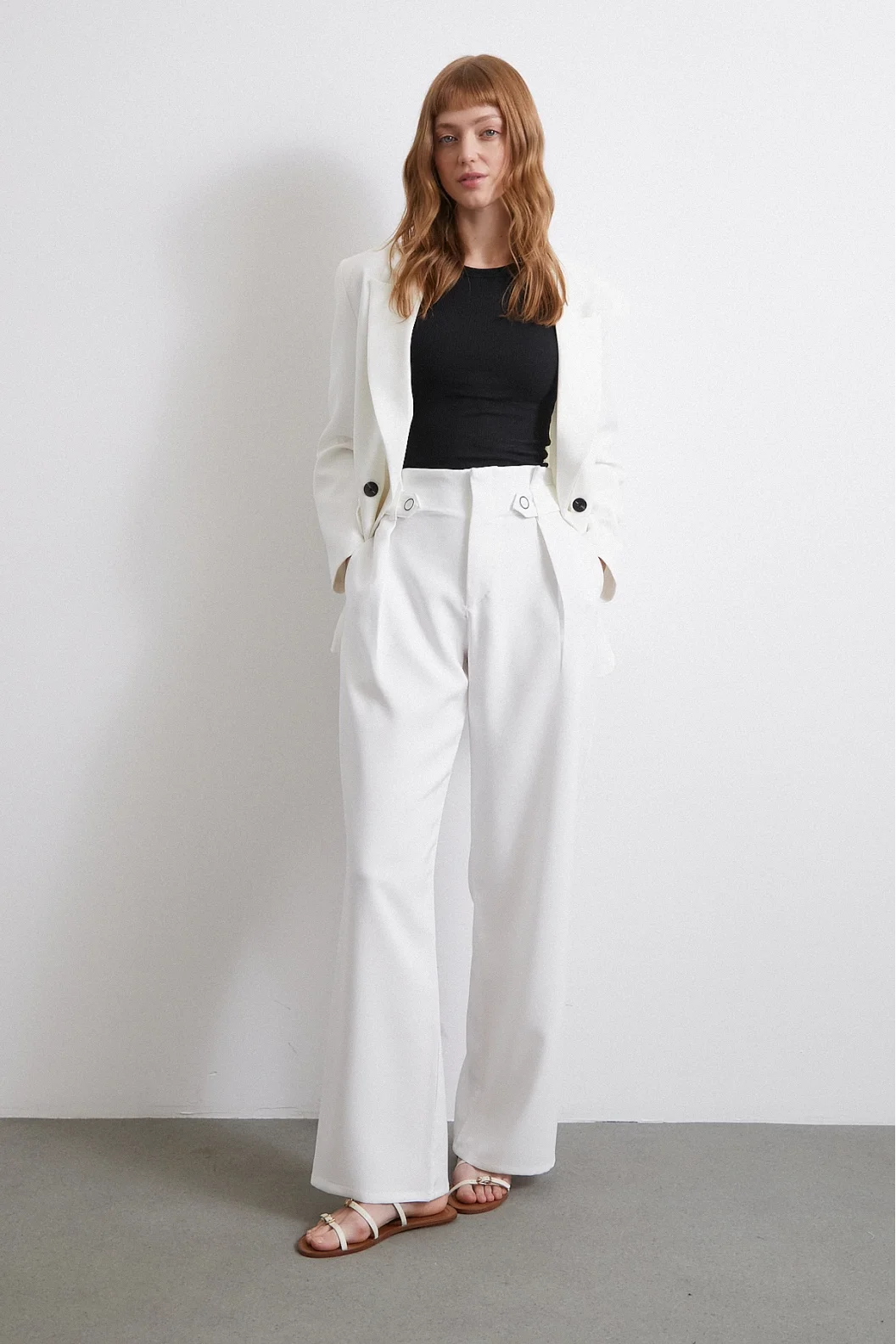Detailreiche Wide Leg Hose Ecru