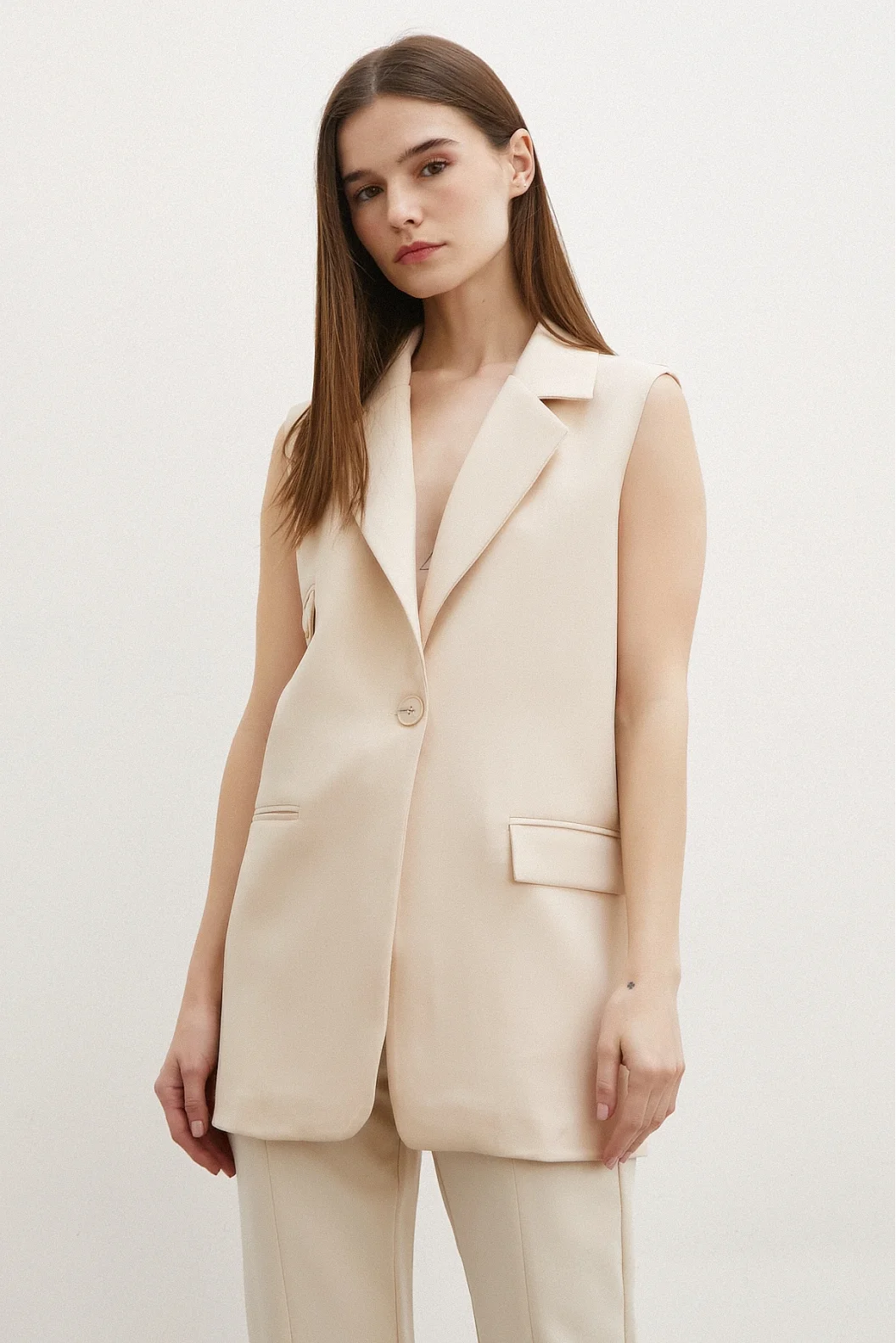 Buttoned Long Vest with Pocket Flap Beige