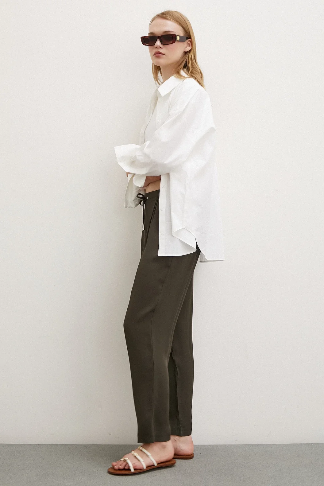 Elastic Waist Pipe Leg Pants Khaki