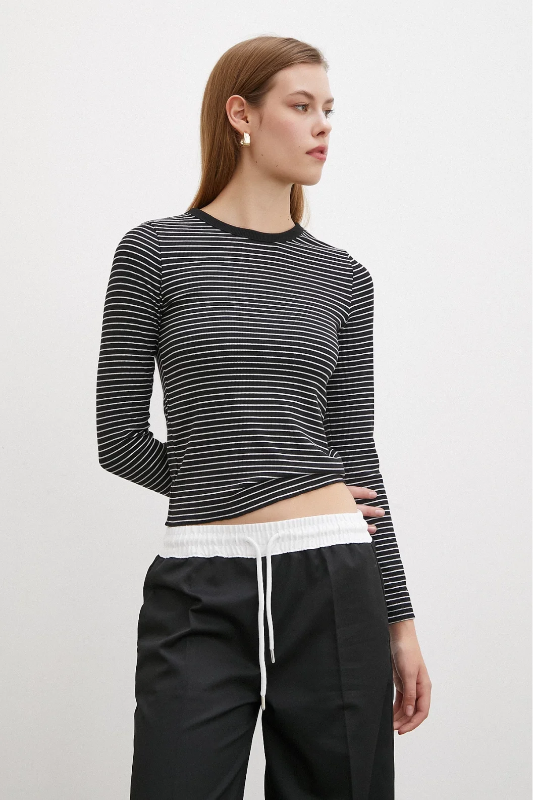 Gestreiftes Blusenshirt mit Fahrradkragen in Schwarz