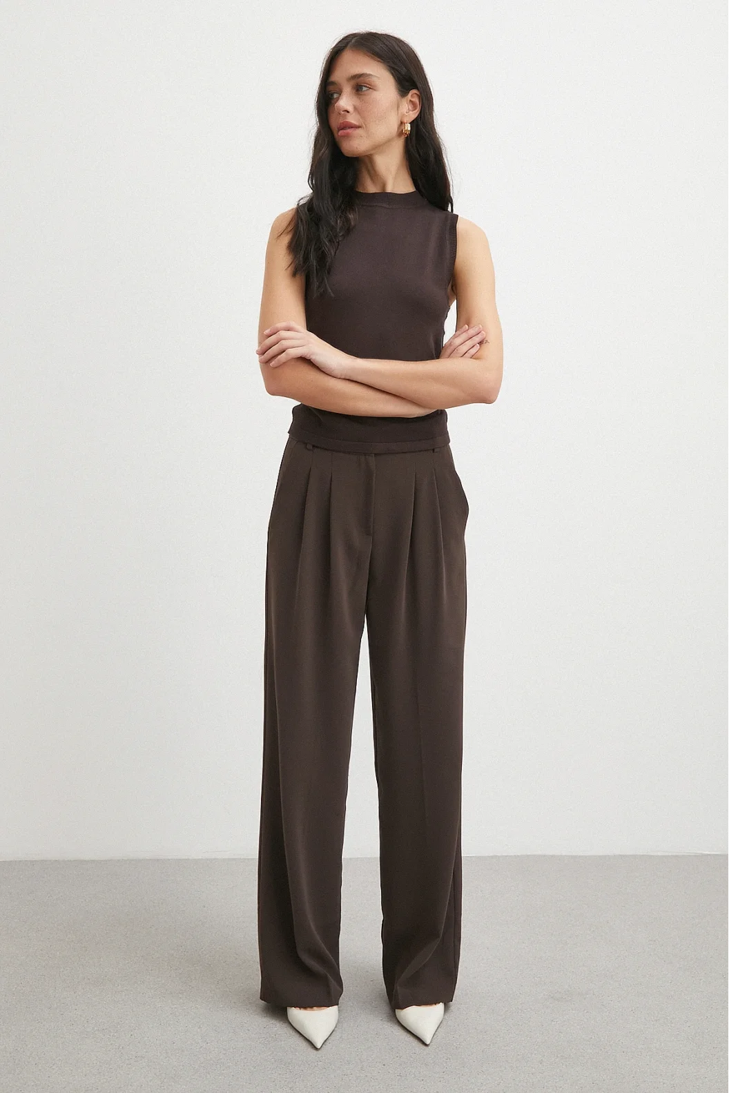 Beli Lastikli Pileli Geniş Paça Pantolon Kahve