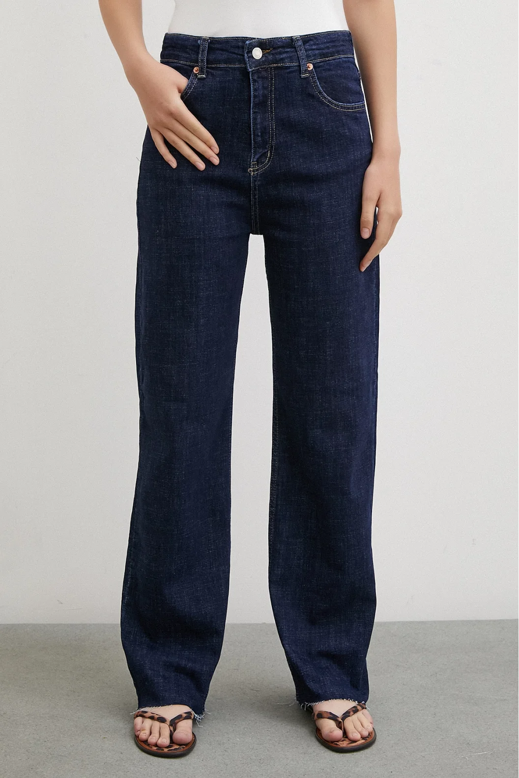 Fünf-Pocket-Modequalität Mid Rise Boyfriend-Jeans in Dunkelblau
