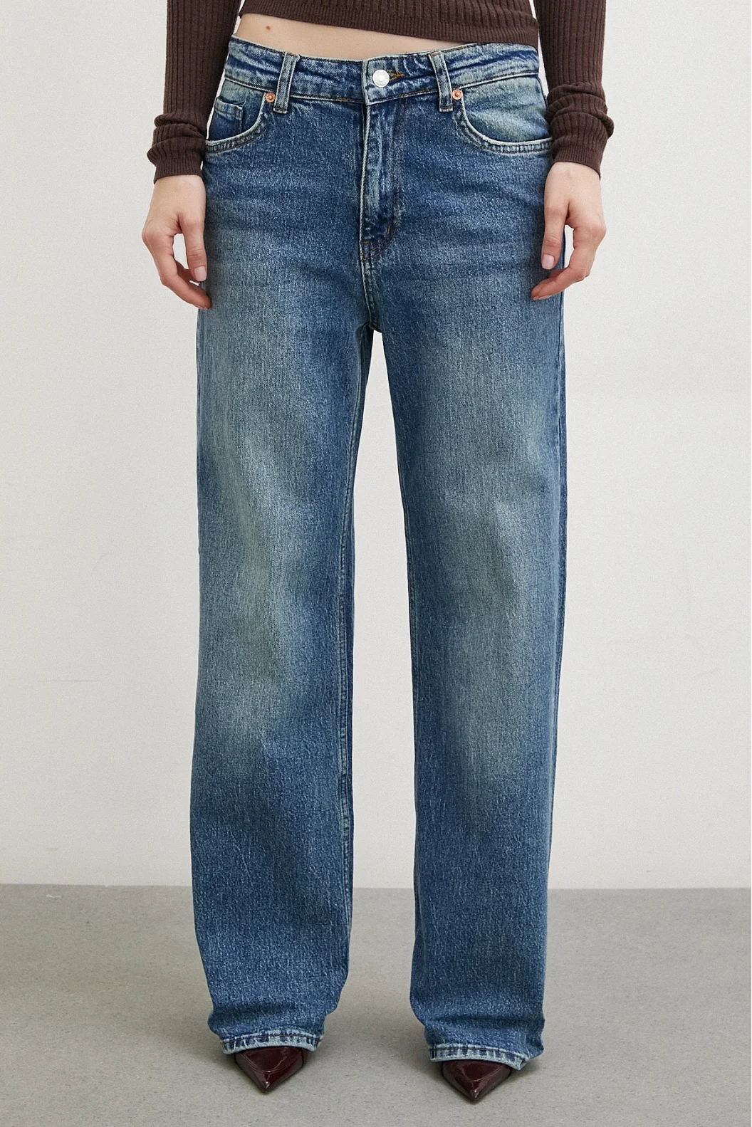 Hohe Taille Röhrenjeans mit fünf Taschen in Marineblau