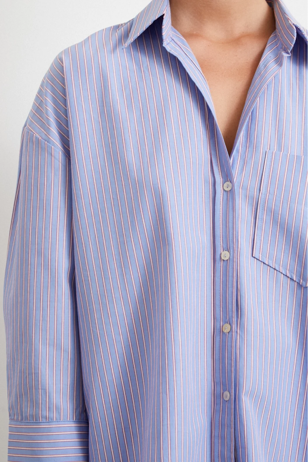 Blau gestreiftes Oversize-Hemd