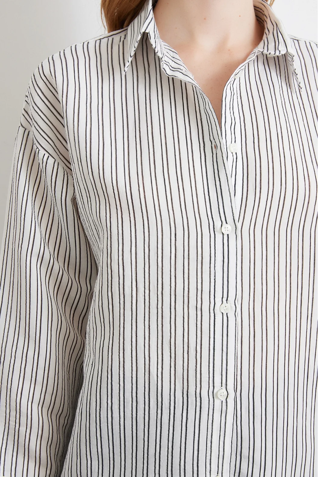 Geschmücktes T-Shirt mit symmetrischen Linien Schwarz