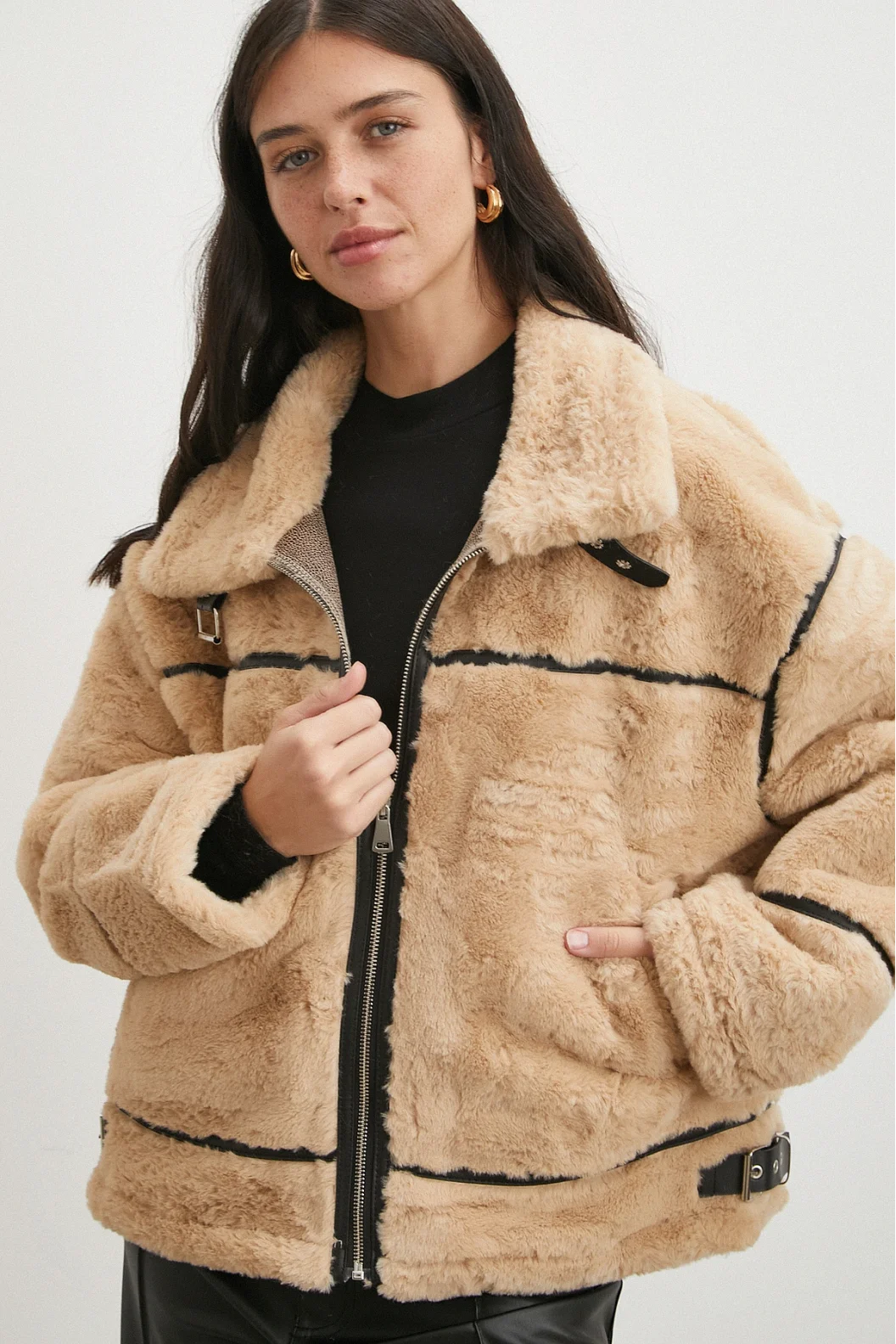 Ters Detay Peluş Lamine Mont Bej