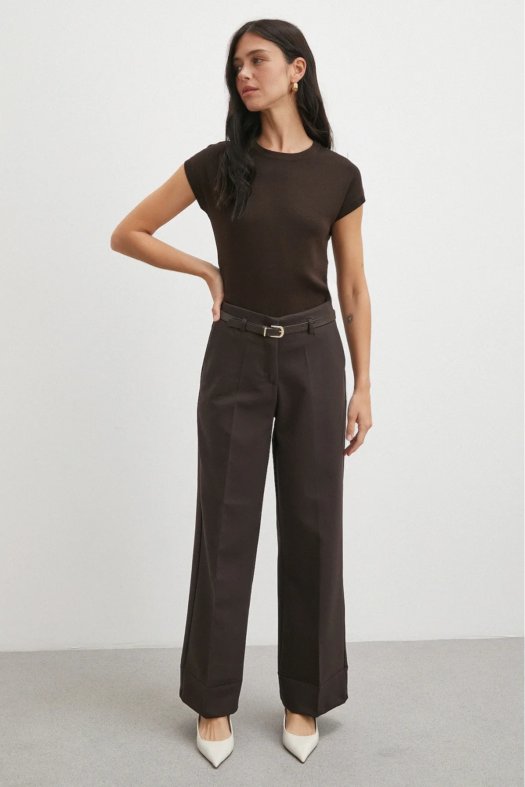 Yüksek Bel Paça Detaylı Kemerli Pantolon Kahve