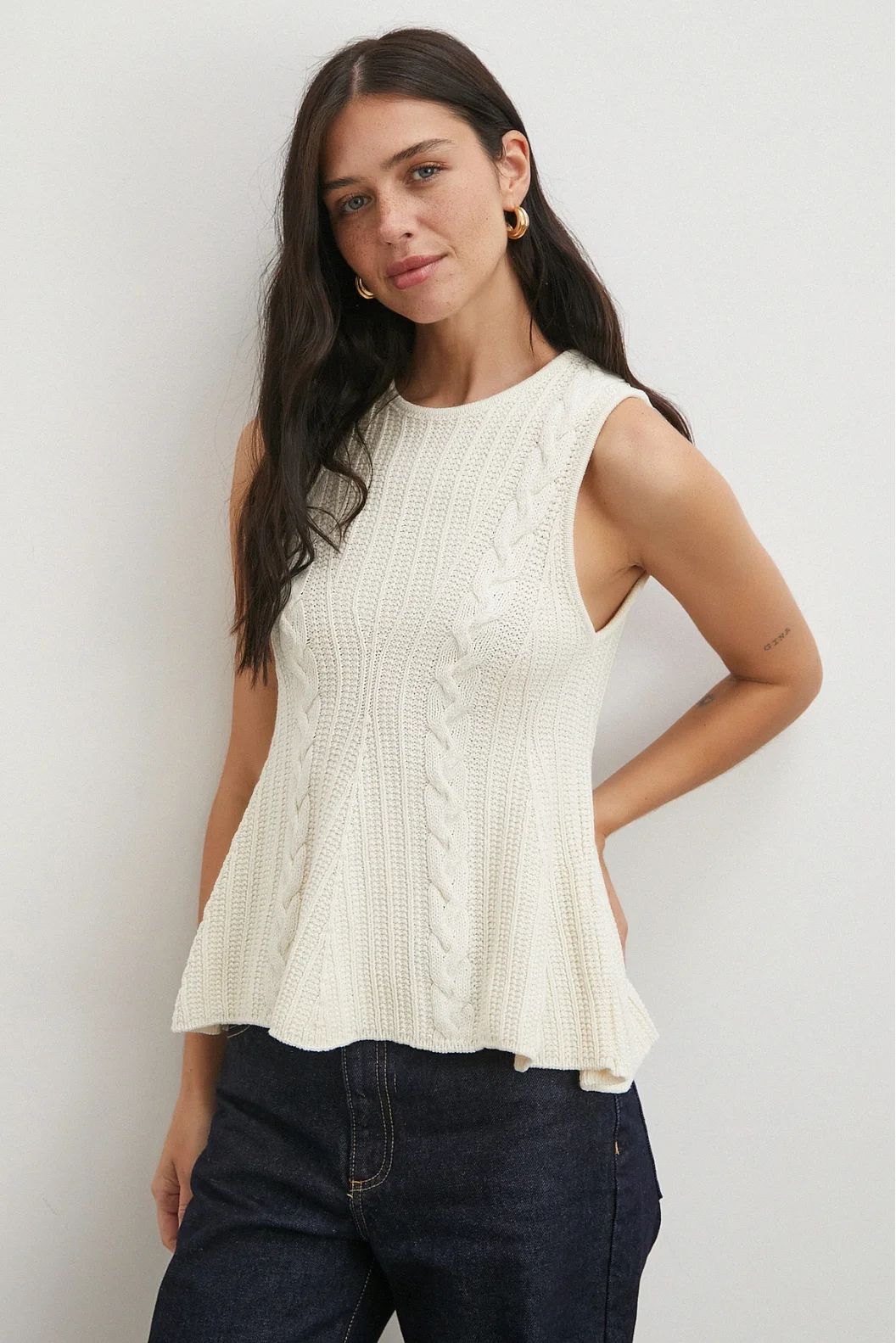 Burgu Örgü Kolsuz Triko Ekru