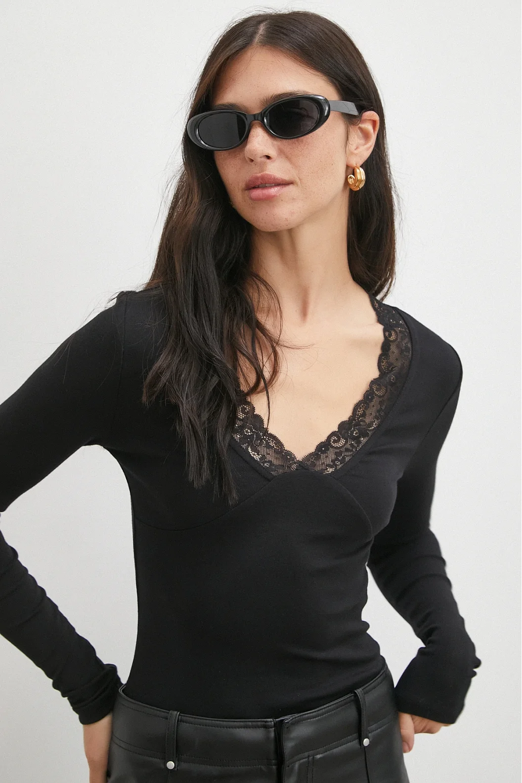 Yakası Dantelli Bluz Siyah
