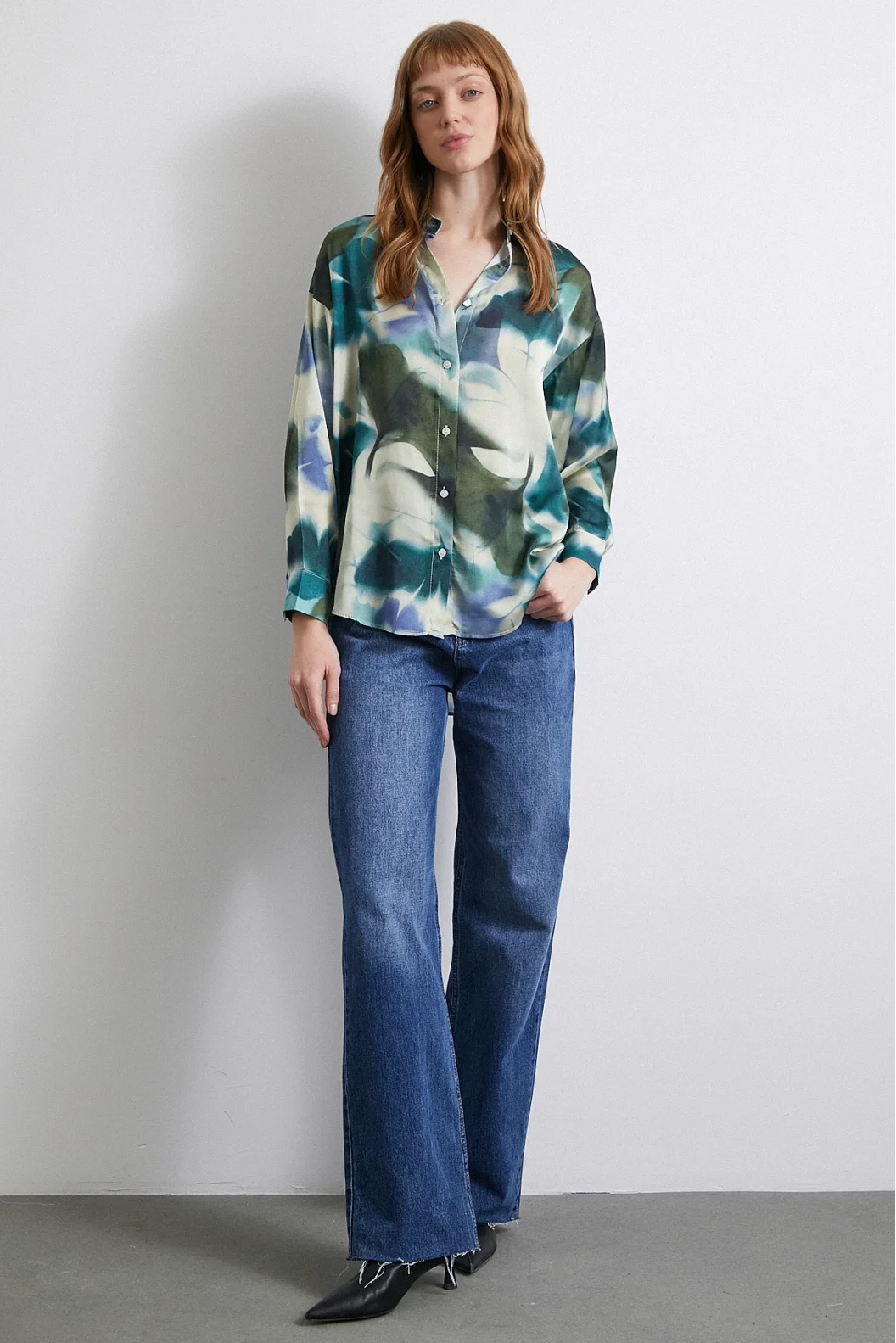 Batikmuster Satinbluse in Petrol