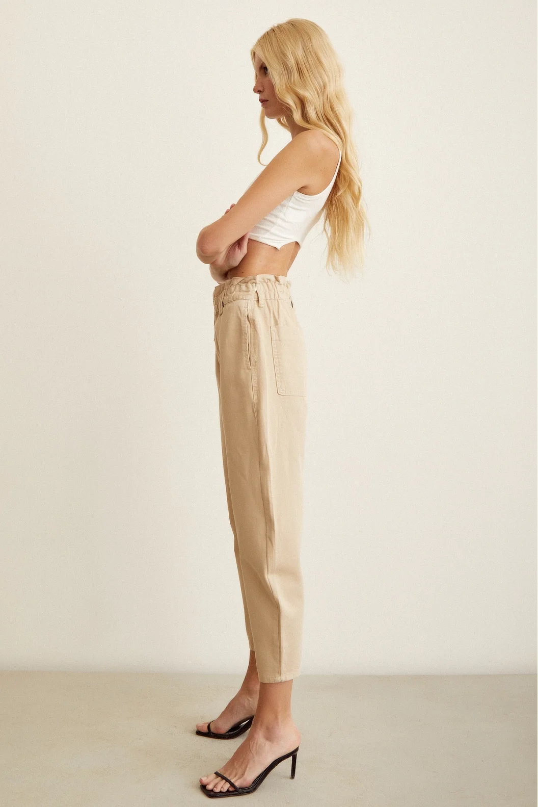 Elastischer Bund mit Knopfleiste Geschlossene Boyfriend-Jeans in Beige