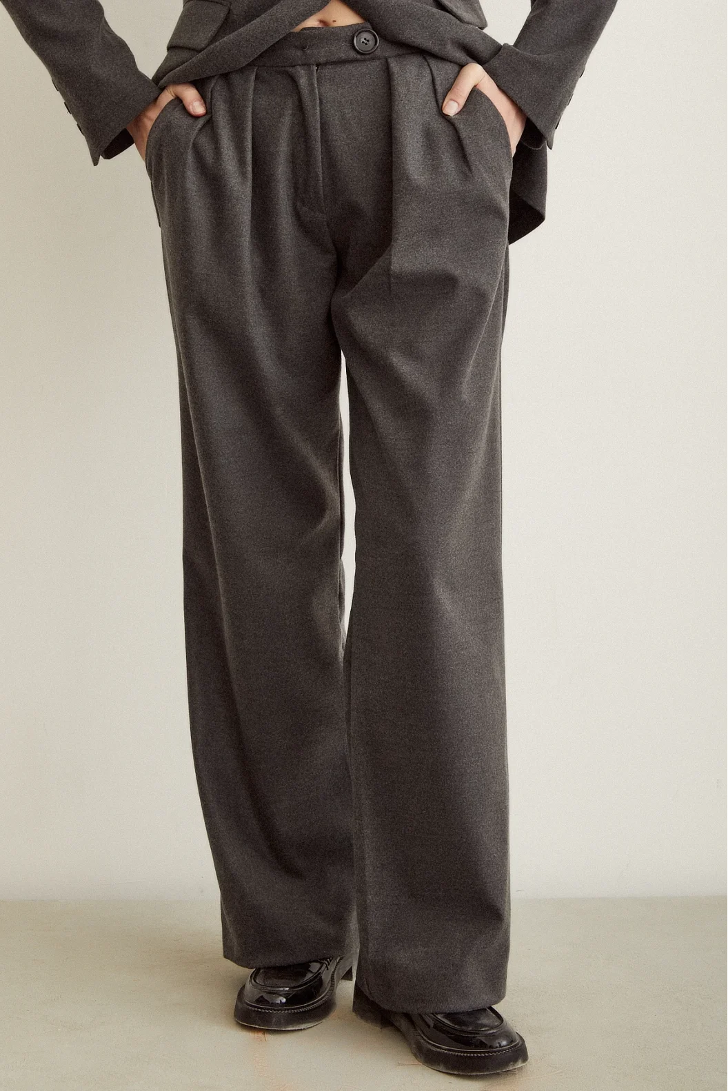 Pleated Fabric Pants Gray