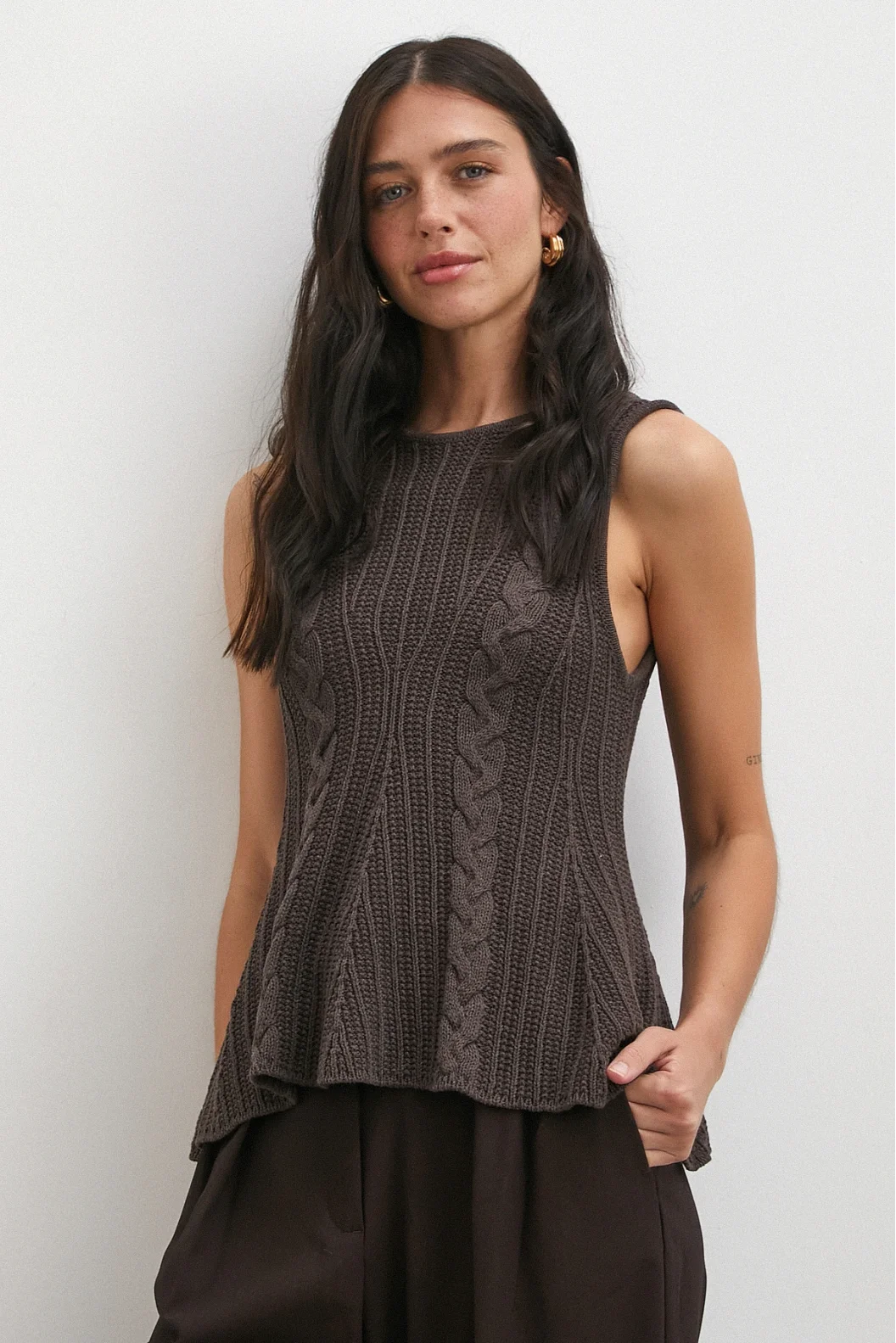 Burgu Örgü Kolsuz Triko Kahve