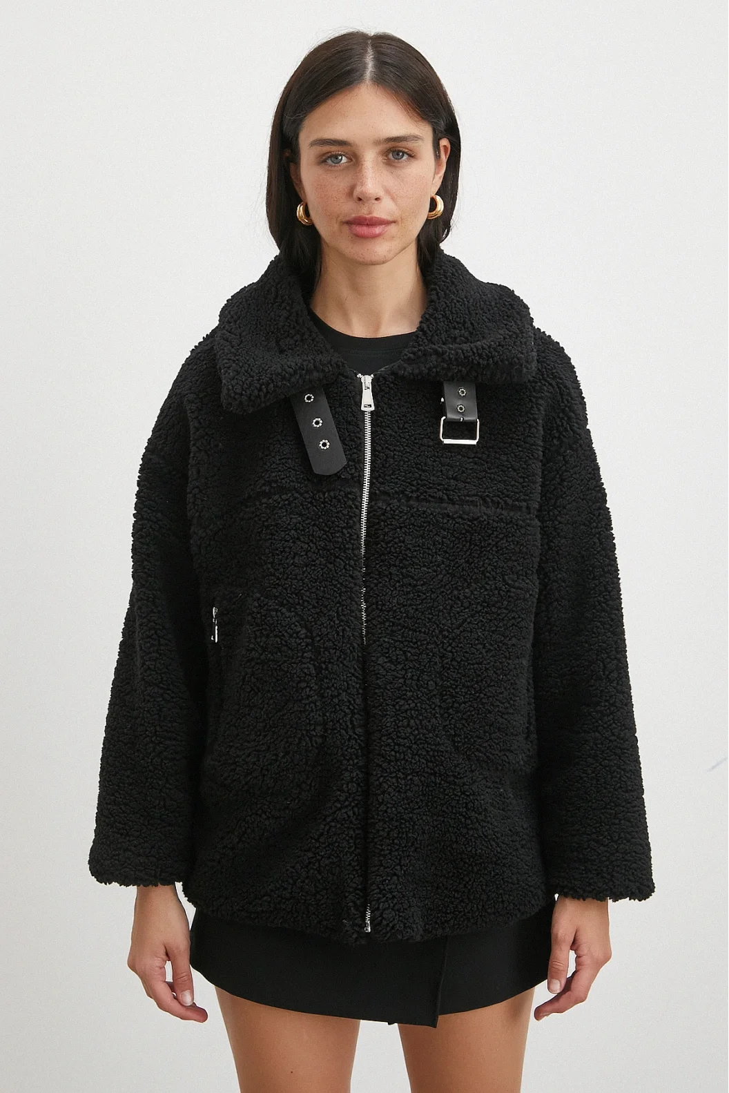 Yaka Detaylı Peluş Mont Siyah