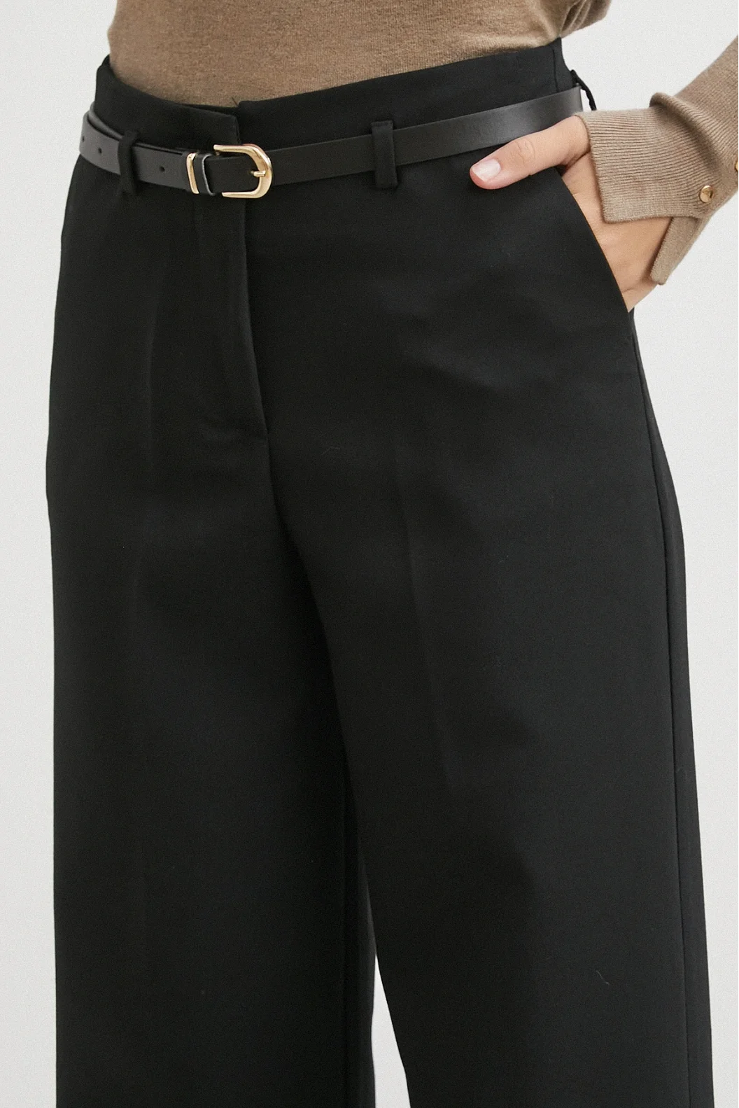 Yüksek Bel Paça Detaylı Kemerli Pantolon Siyah