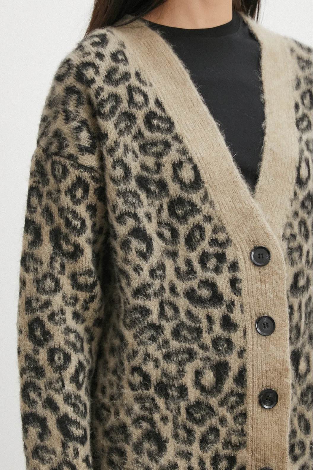 Leoparlı Düğmeli Hırka Krem