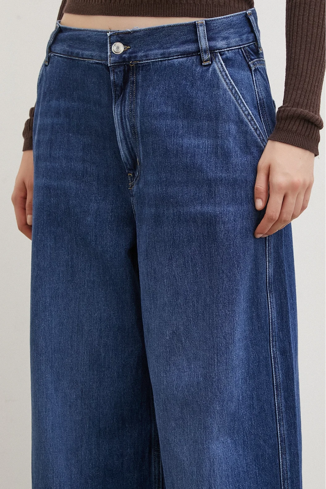 Hoch geschnittene weite Beinschlag-Jeans Blau
