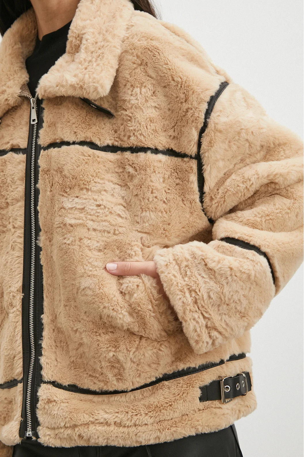 Ters Detay Peluş Lamine Mont Bej