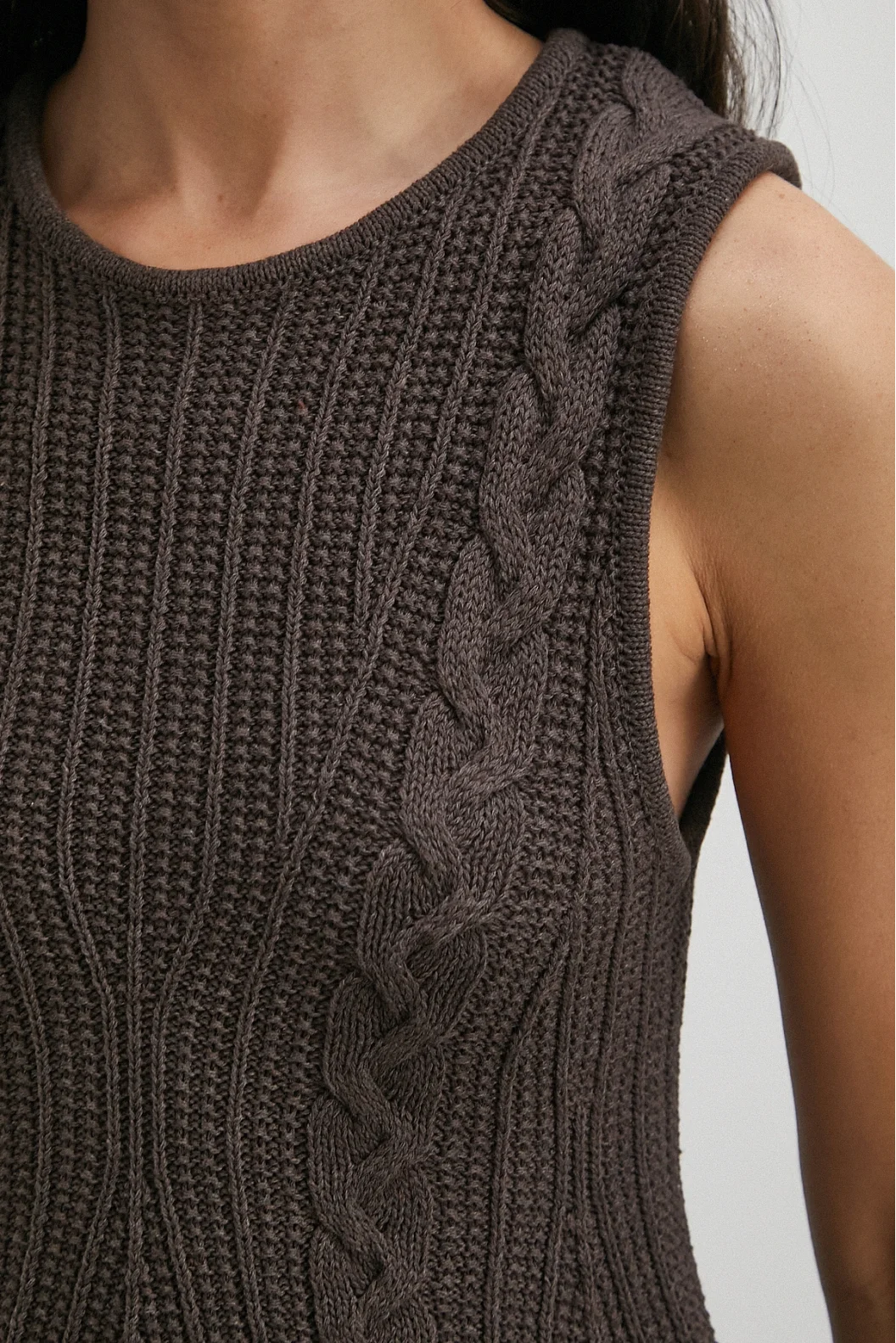 Burgu Örgü Kolsuz Triko Kahve