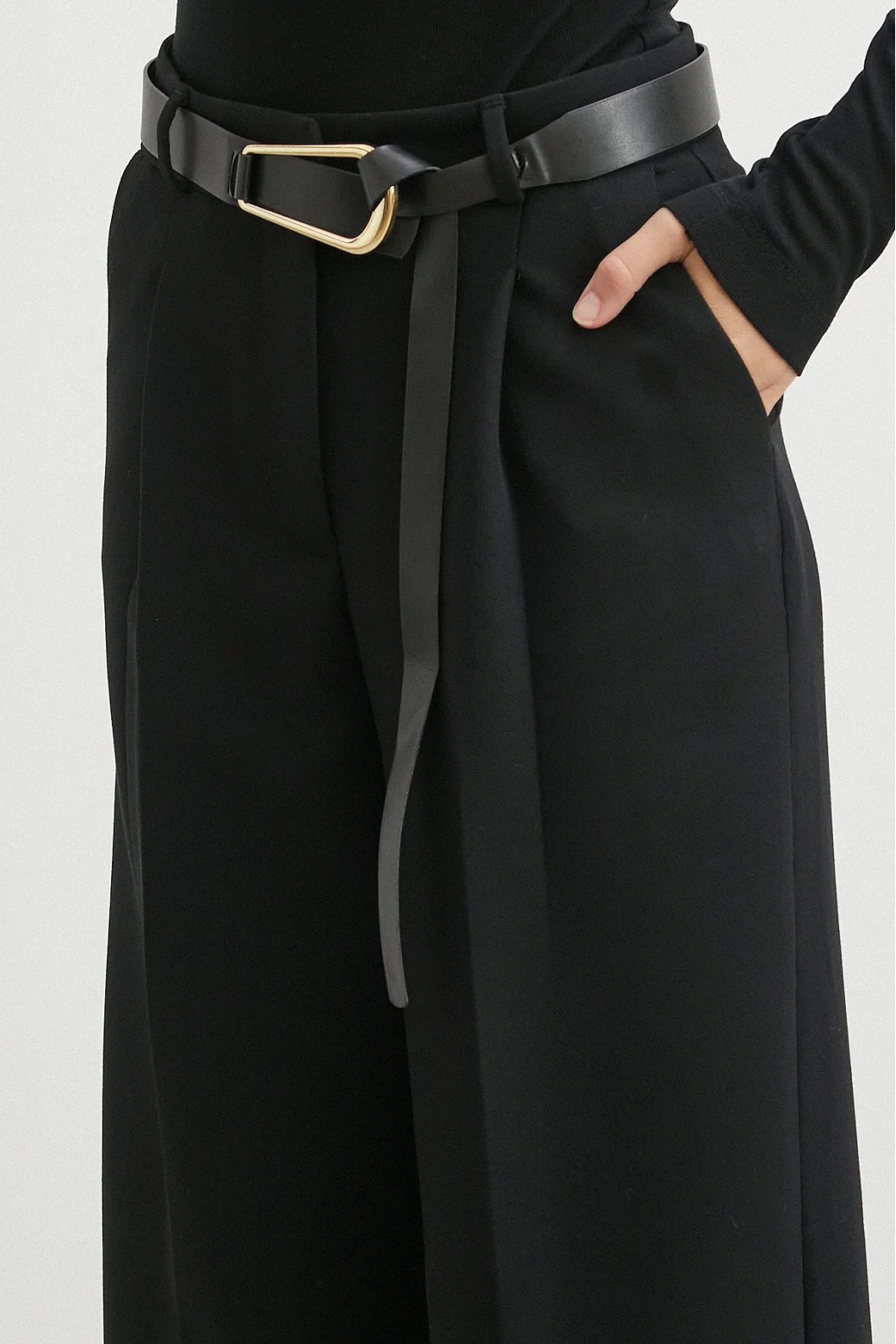Deri Kemerli Geniş Paça Pantolon Siyah